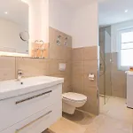 Fischlaender Apartman *